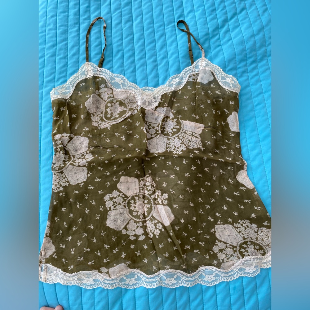 Guess top